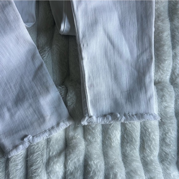 Sneakpeek Women’s US9 White Mid Rise Distressed Jeans - Picture 12 of 14